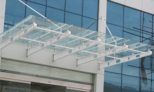 钢结构玻璃雨棚主要是由哪些材料制作的？